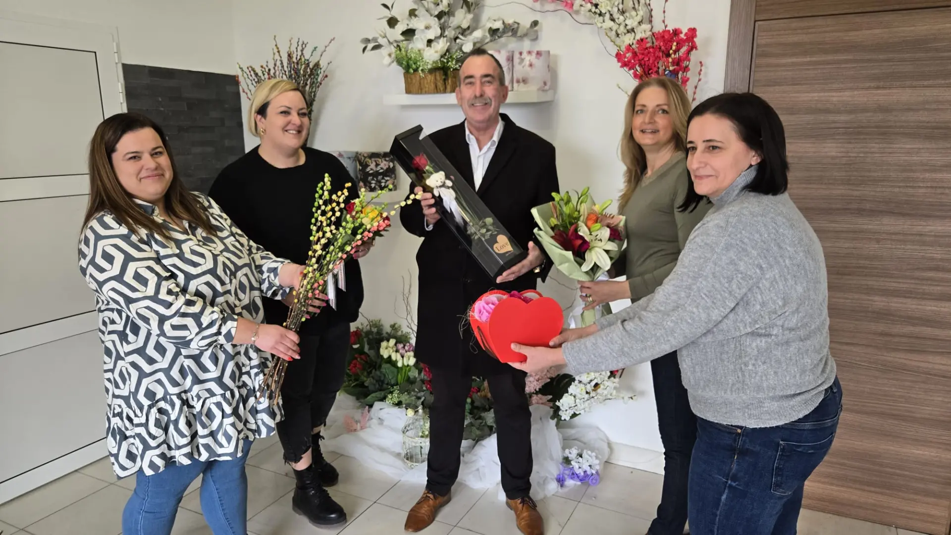 Ne samo za pogrebe: Pronađite savršen buket za voljenu osobu u cvjećarnici na Kvanju!