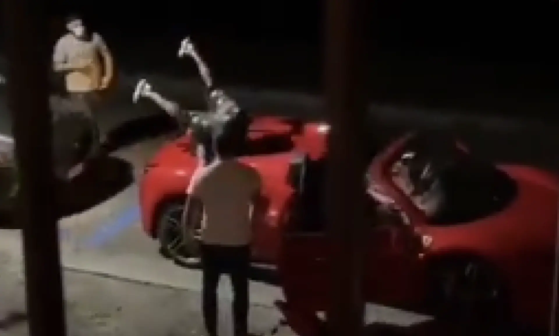 Procurila snimka Interovog veznjaka Vidala, toliko je pijan da ne može stajati na nogama