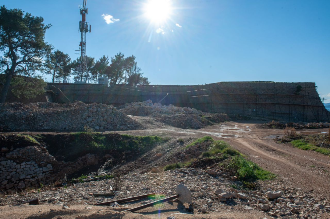 Sv. Ivan izgleda neprepoznatljivo, zgrada koja je niknula bit će zakamuflirana: 'Tvrđavu svečano otvaramo na Dan grada'         