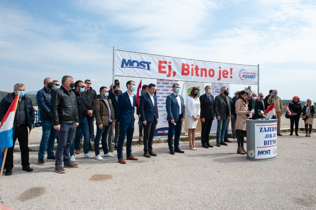 Most i Domovinski pokret na šibenskom mostu predstavili kandidate za župana i gradonačelnika  