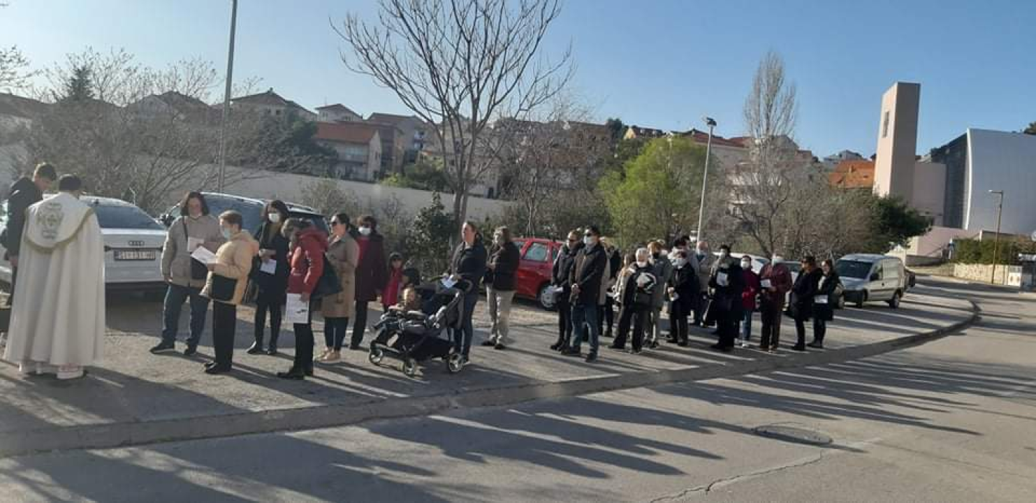 Na Vidicima održan Križni put od crkve sv. Petra do crkve sv. Mare