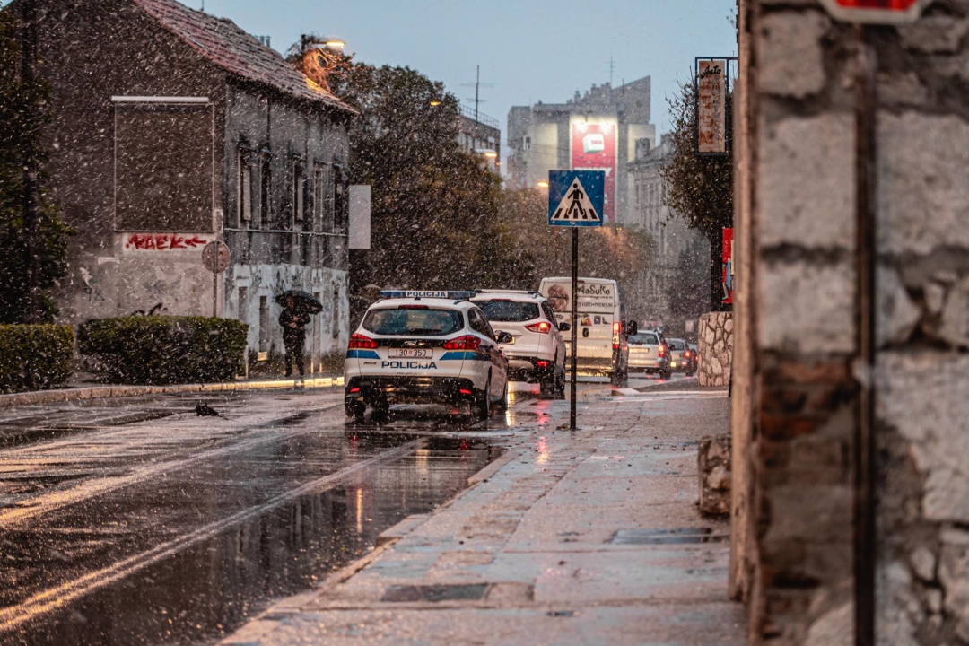 Već je debelo proljeće, a u Šibeniku pada snijeg: Zadnji put tako je bilo 2018. godine 