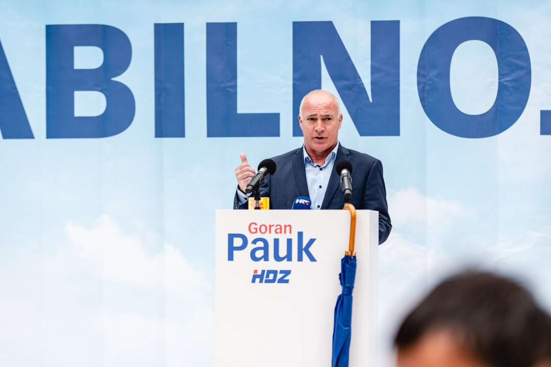 ‘Stabilno’, ali ‘Za svaki slučaj...’: Pauk i Rakić ispred katedrale predstavili kandidature za župana i zamjenika