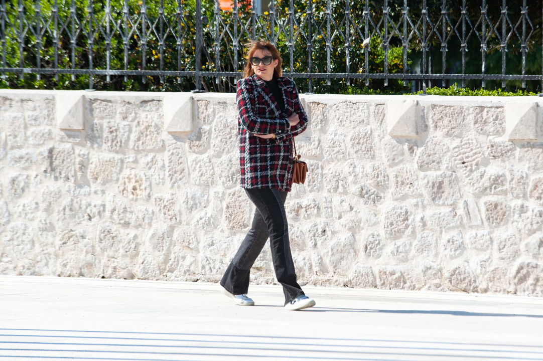 Lijepe Šibenčanke pokazale kako se u prohladnom travnju nose šareni kaputi