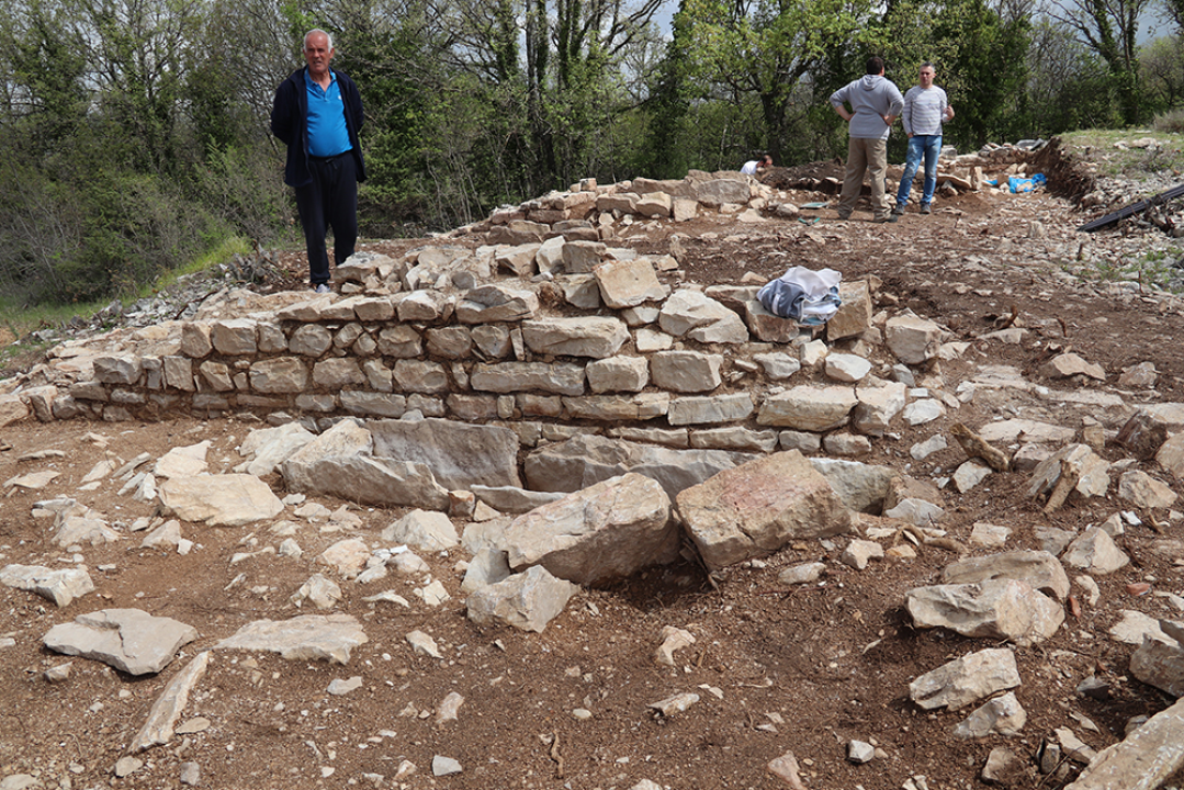 Kod Goriša otkriveni ostaci velike crkve i srednjovjekovni grobovi, sigurno ih ima još nekoliko desetaka