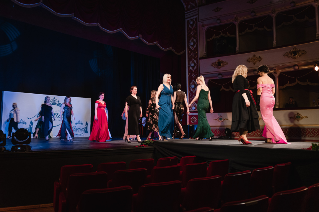 U šibenskom kazalištu održan izbor za najljepšu mamu: Vedrana Halinčić Bakšić i Ljubica Bulić ponijele lente