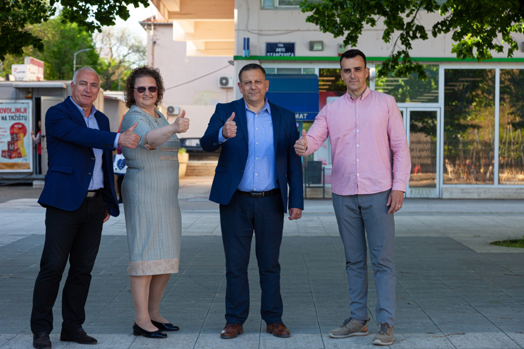 Vrh županijskog HDZ-a na druženju u Kninu: 'Idemo graditi budućnost'