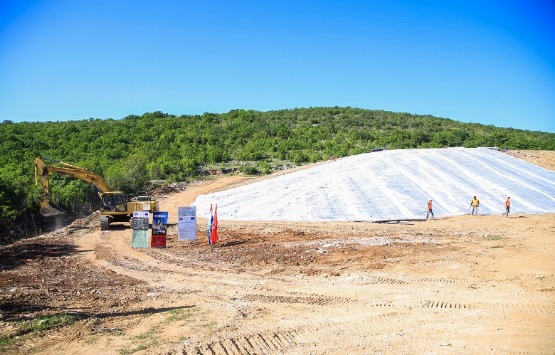 Radovi na sanaciji odlagališta otpada u Drnišu gotovi do kraja ljeta: Ministar Ćorić u obilasku