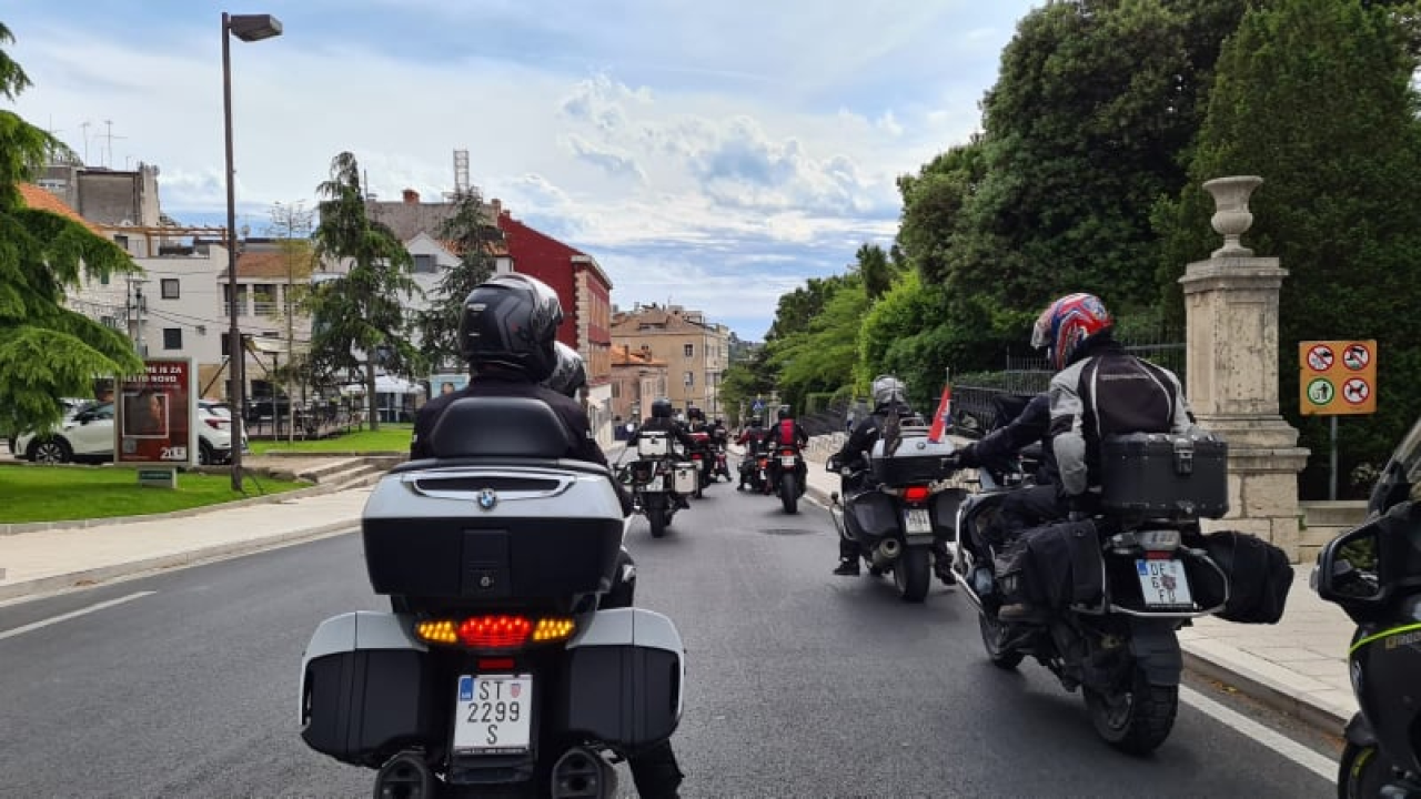 Preko 500 motora protutnjalo Šibenikom: Jadranska magistrala kao stvorena je za bajkere 