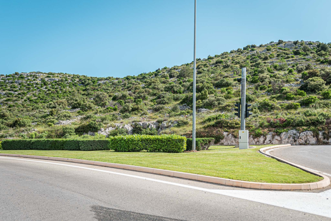 Radne akcije Zelenog grada: Na ulazima u grad posađeno cvijeće i uređen okoliš  