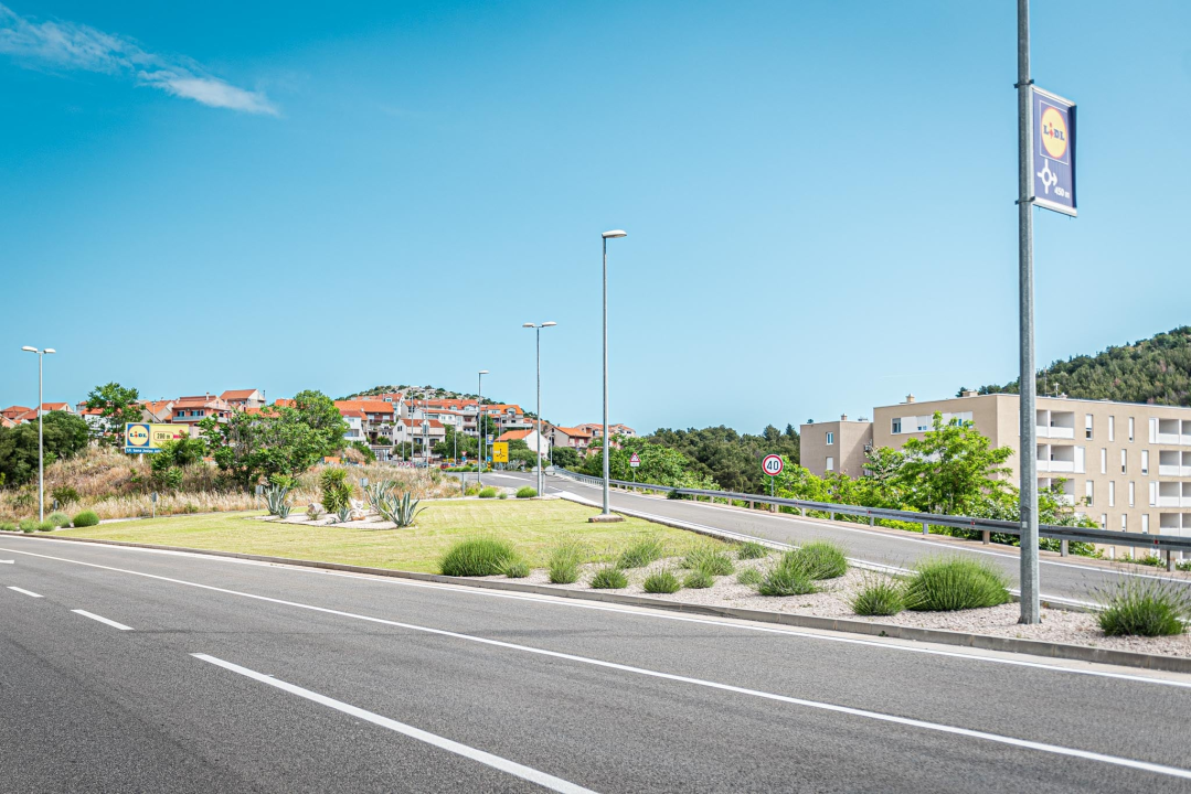Radne akcije Zelenog grada: Na ulazima u grad posađeno cvijeće i uređen okoliš  