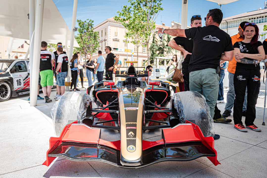 Za 15. Nagradu grada Skradina rekordan broj prijava: Na stazi će se okušati otac i kći Smrdelj, on u formuli, ona u Yugu  