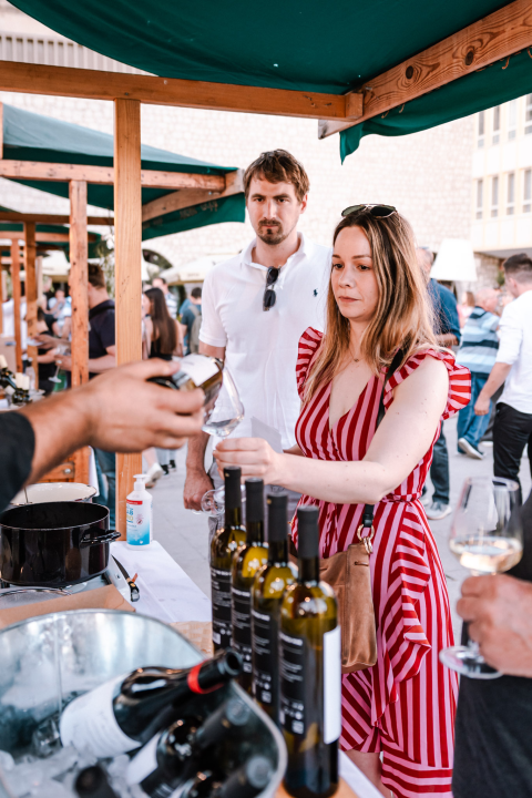 Romansa pidoće i Debita napunila rivu: Jele su se pohane, u toću, na lati, rižot, dimljene...