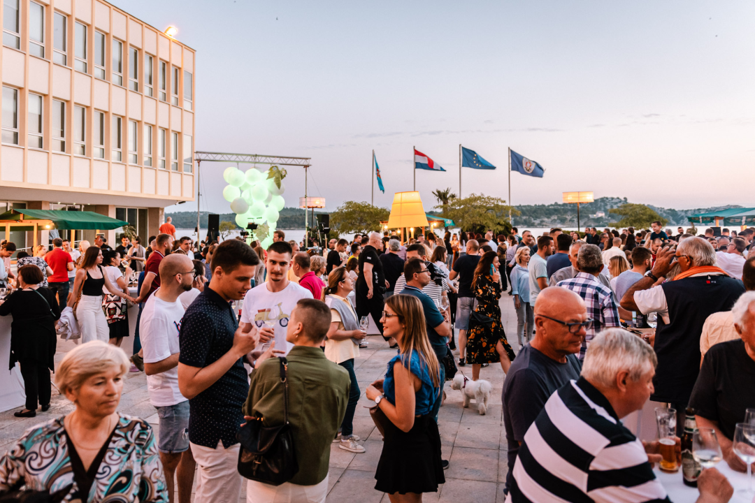 Romansa pidoće i Debita napunila rivu: Jele su se pohane, u toću, na lati, rižot, dimljene...