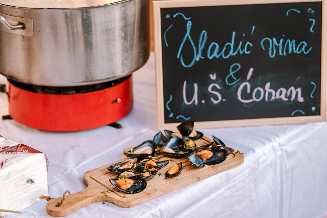 Romansa pidoće i Debita napunila rivu: Jele su se pohane, u toću, na lati, rižot, dimljene...