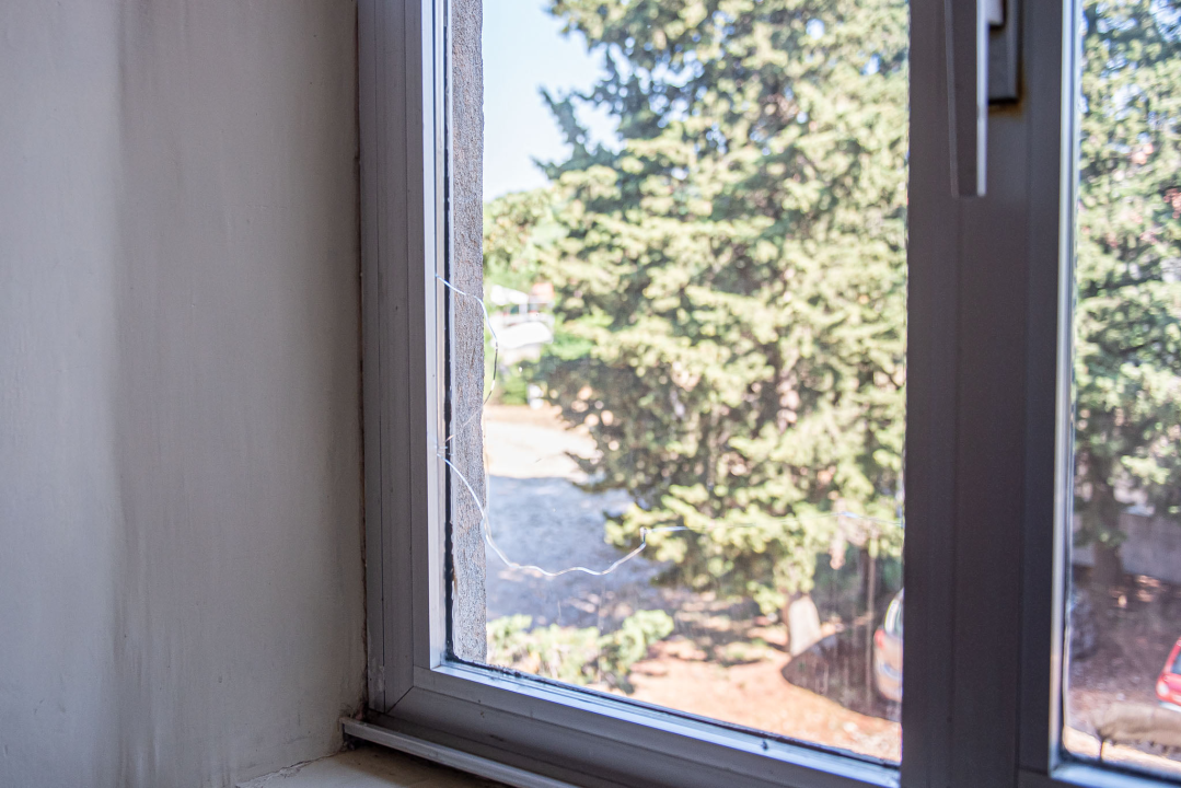 U školi u Vrpolju se urušio strop, u učionicama popucali zidovi: 'Zgrada je stara preko 80 godina, ovo je nažalost bilo očekivano' 