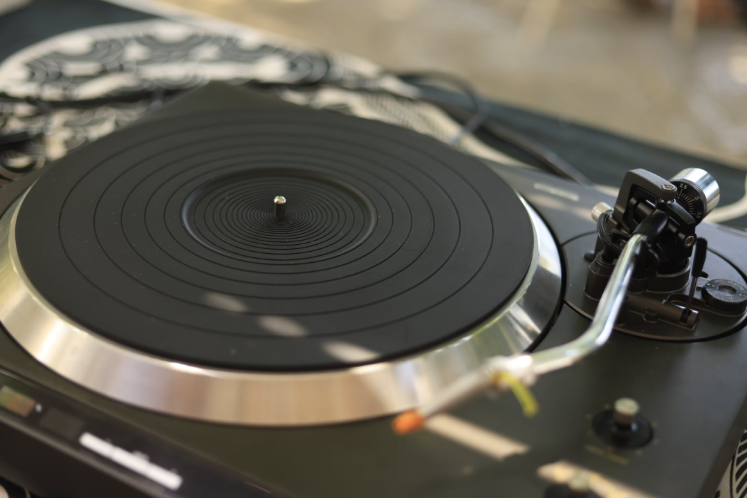 Ako ste slučajno propustili Long Play Day, nemojte Je Veux