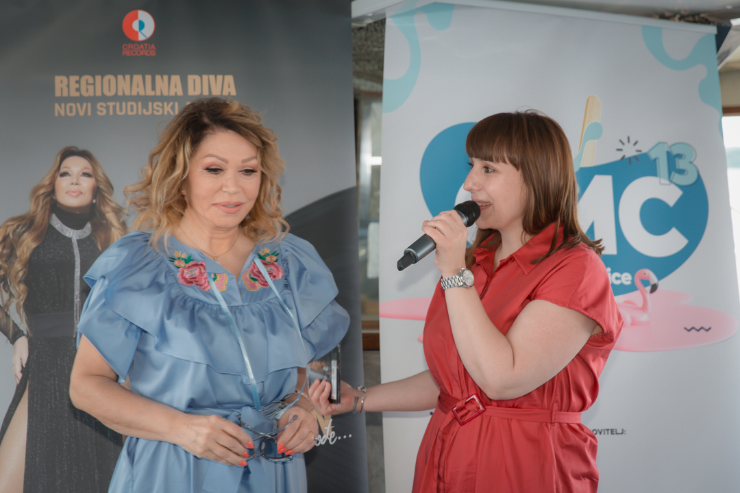 Neda Ukraden promovirala novi album na brodu od Vodica do Šibenika