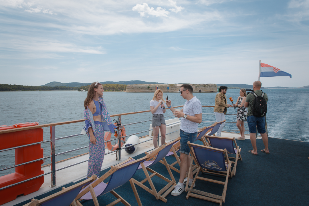 Neda Ukraden promovirala novi album na brodu od Vodica do Šibenika