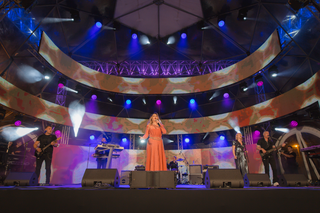 Počelo estradno ludilo u Vodicama: Pogledajte atmosferu prve večeri CMC festivala