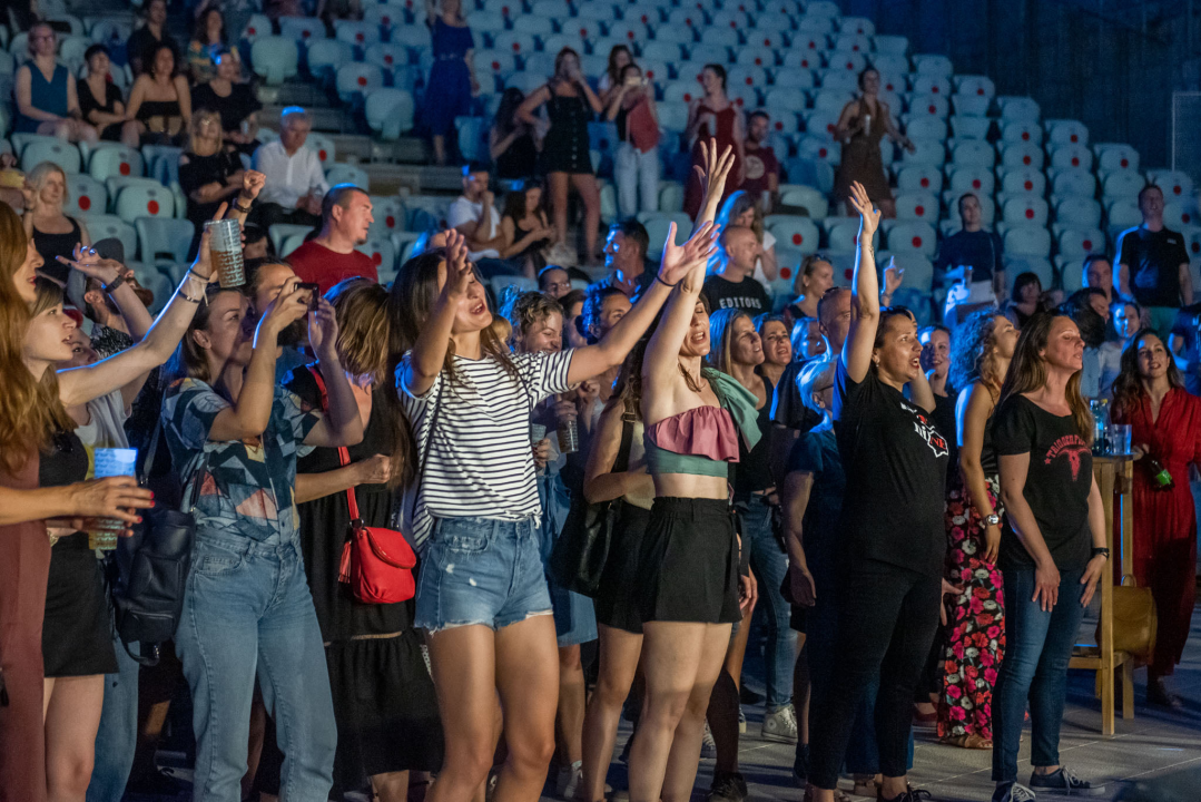 Ekipa na tvrđavi plesala je sinoć na Nipplepeople i Jonathan: Pogledajte atmosferu    