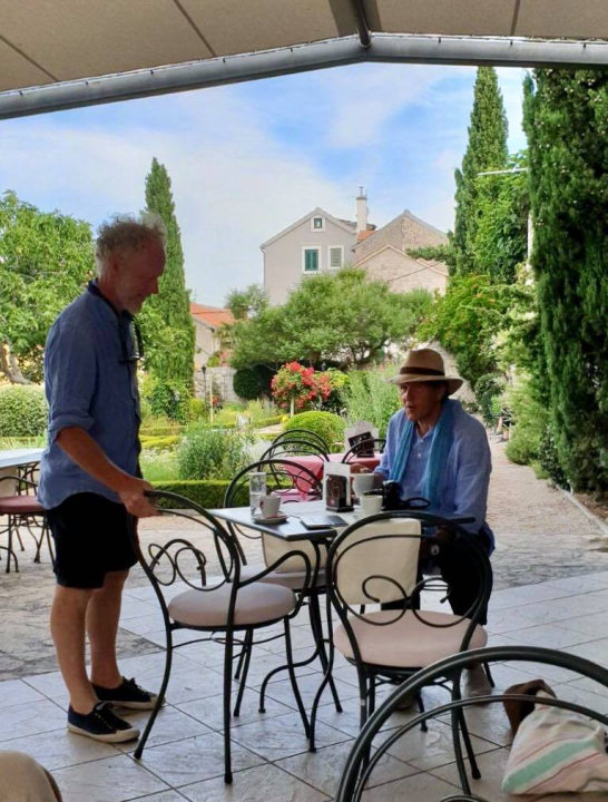 Slavni britanski vrtlar Monty Don snimio emisiju o Samostanskom srednjovjekovnom vrtu sv. Lovre u Šibeniku 