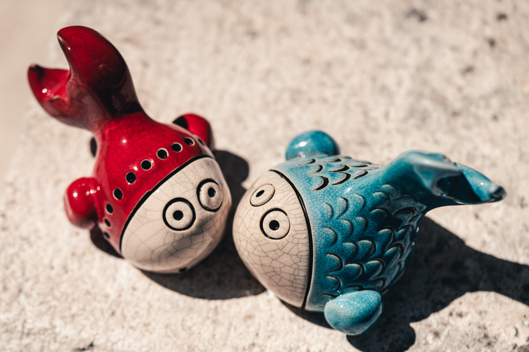 Ljeto u Galeriji Juraj Dalmatinac u znaku veselih riba, bezvremenskog nakita i poznatih umjetnika!