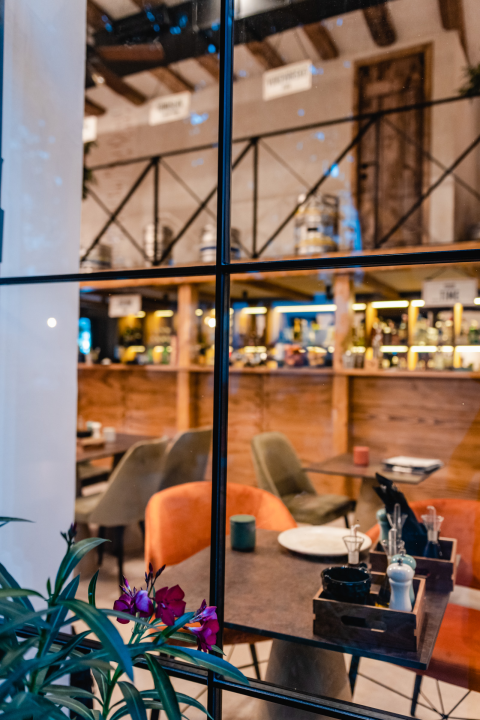 Posjetite Bistro Bava u hladu najstarijeg šibenskog stabla i uživajte u genijalnoj hrani i dvadeset vrsta piva