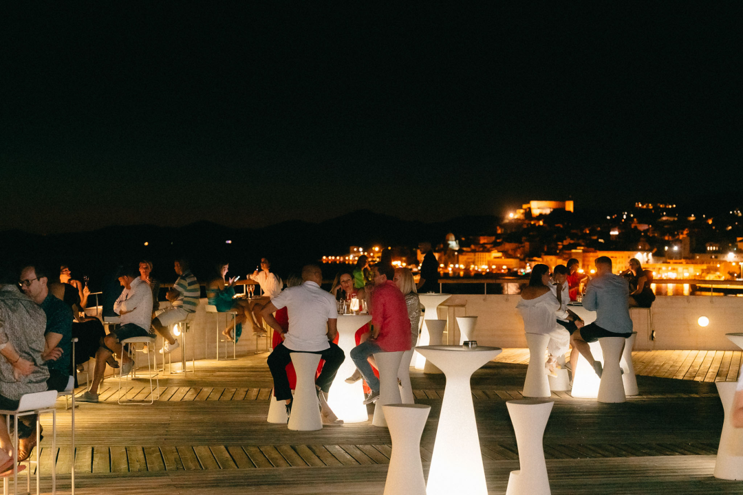 Otvorena je sezona evenata na Roof Baru: U posebnoj atmosferi možete uživati svaki vikend! 