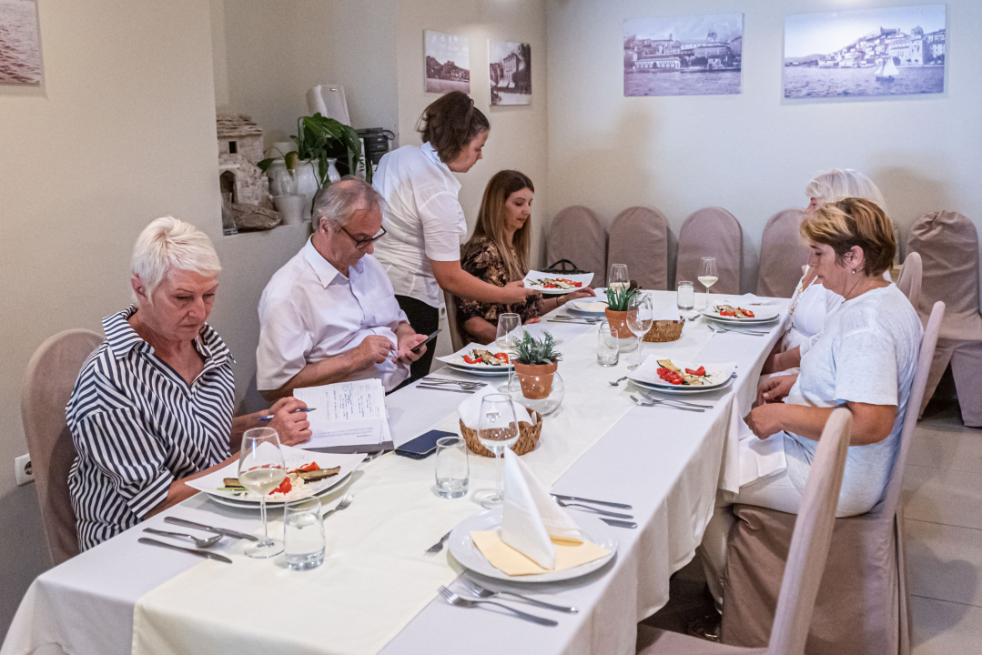 Uspješno je završen još jedan program POU Šibenik za prekvalifikacije kuhara, konobara i slastičara!