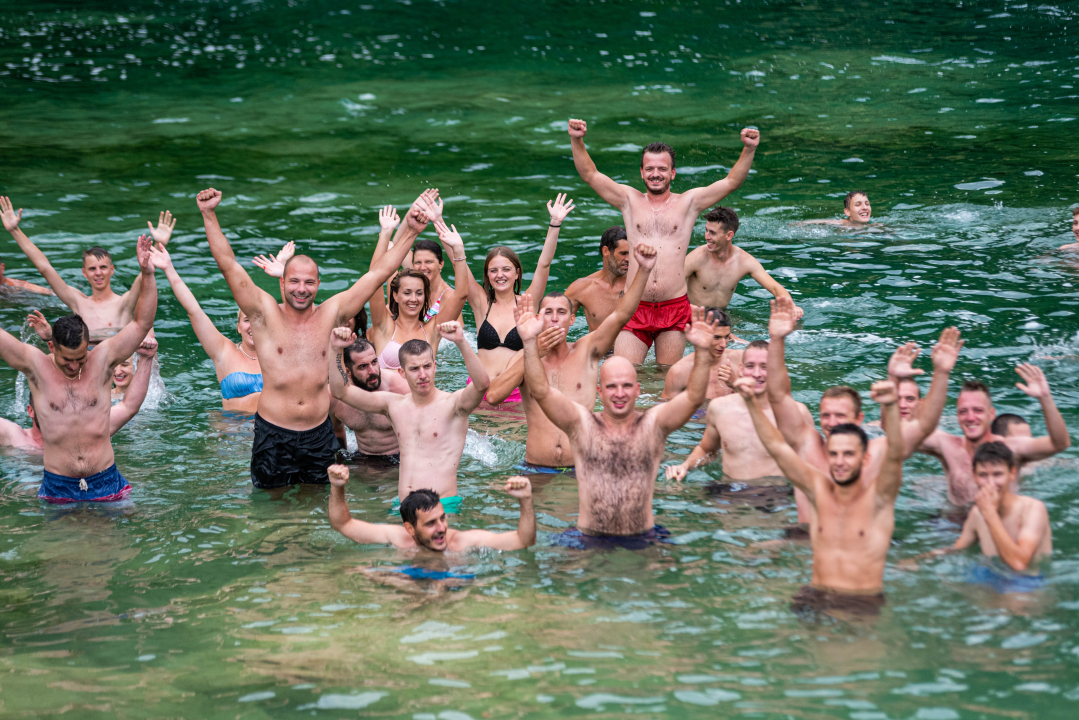 Prosvjedno kupanje na Skradinskom Buku