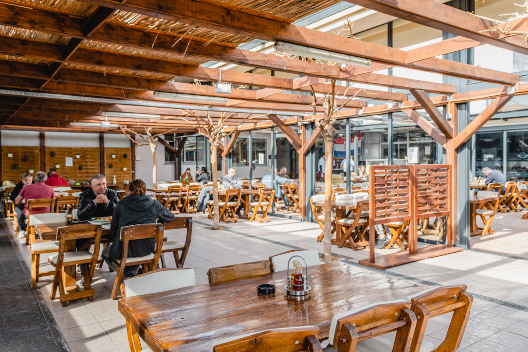 U Antinom Guštu omastite brk slasnim jelima ispod peke ili s ražnja!  