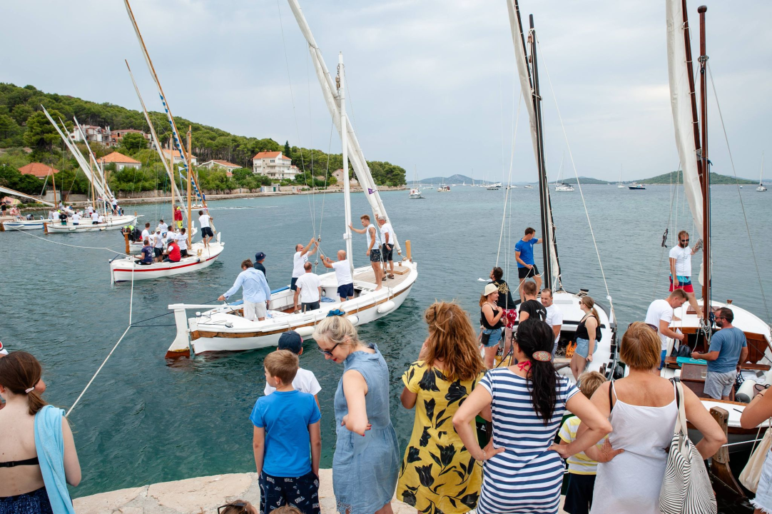 Pogledajte spektakularne kadrove zlarinske regate na latinsko jedro