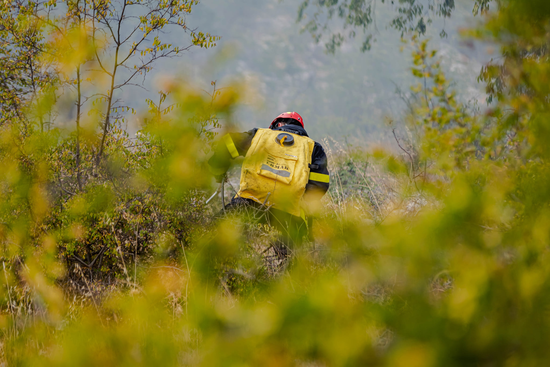 Nakon cijelog dana lokalizirani požari kod Perkovića: Gorjelo na 107 hektara terena