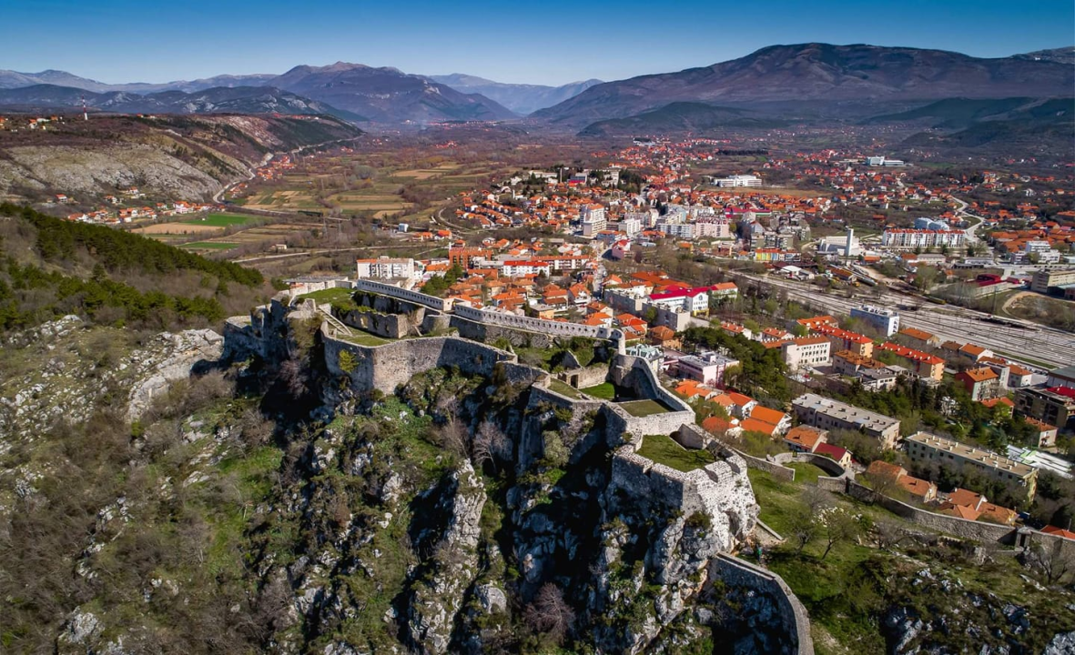 Na Kninsku tvrđavu dolazi predstava 'Uvijek će nam ostati ljubav': Ulaz je besplatan