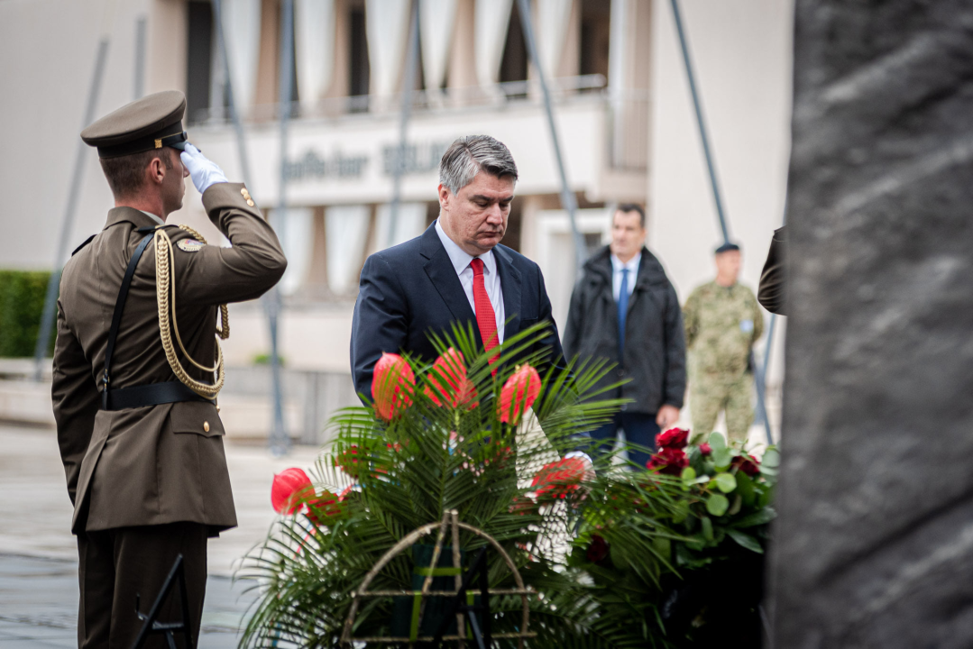 Obilježavanje 26. obljetnice VRO Oluja: Pogledajte kako je jutros bilo u Kninu 