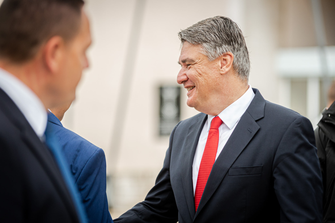 Obilježavanje 26. obljetnice VRO Oluja: Pogledajte kako je jutros bilo u Kninu 