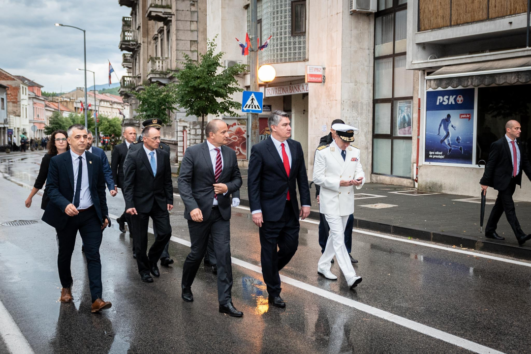 Obilježavanje 26. obljetnice VRO Oluja: Pogledajte kako je jutros bilo u Kninu 