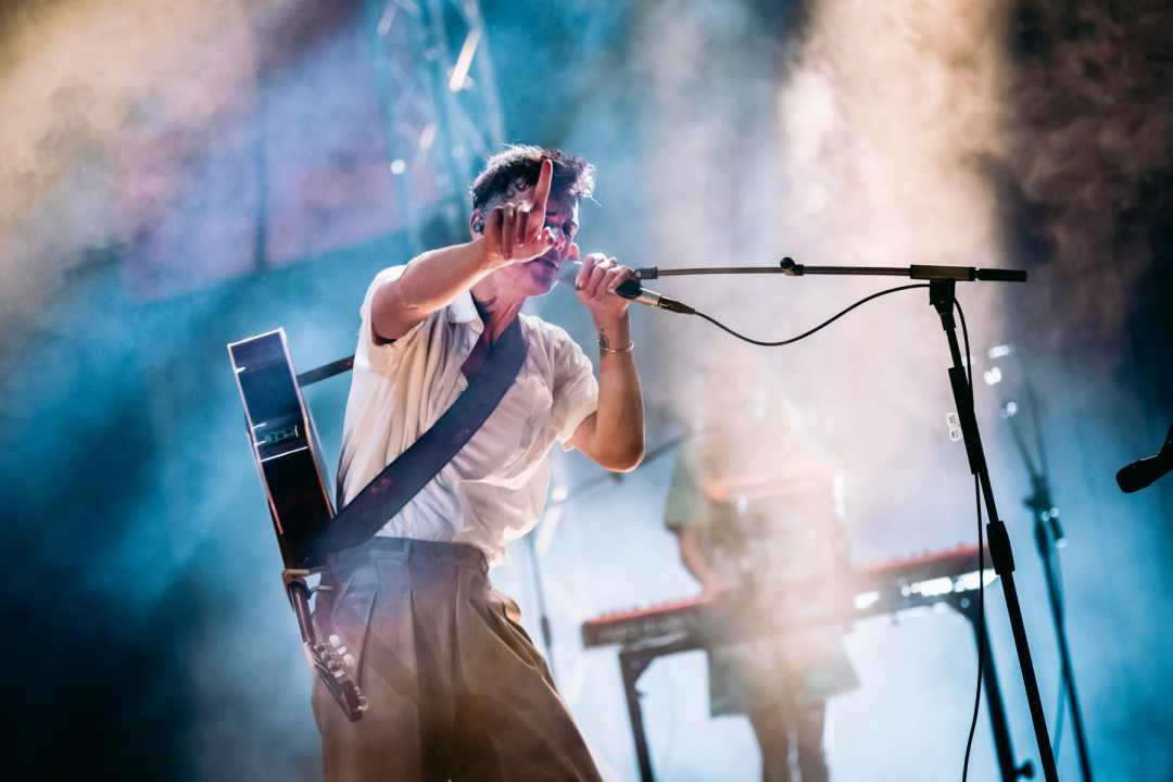 Asaf Avidan u Šibeniku: Bol, patnja, ljubav, unikatan talent i kiselost pokvarenog piva  