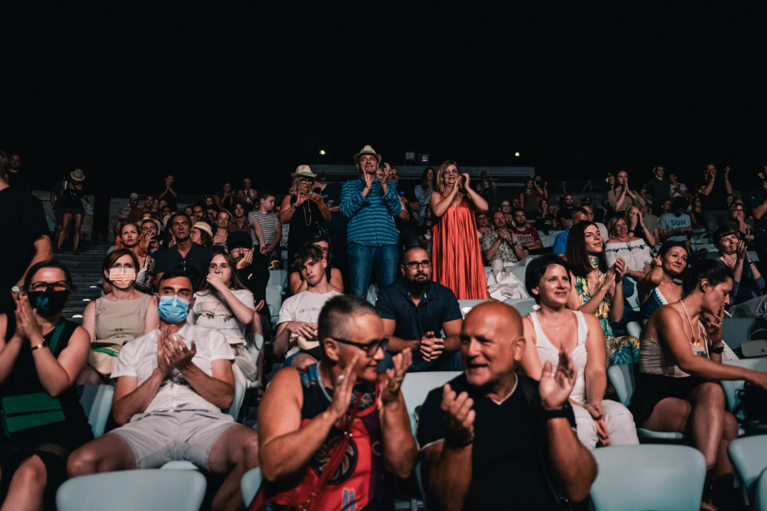 Asaf Avidan u Šibeniku: Bol, patnja, ljubav, unikatan talent i kiselost pokvarenog piva  