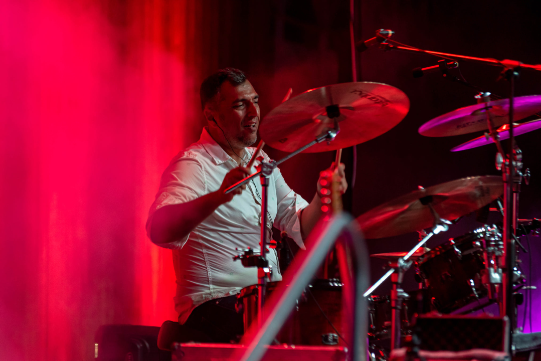 Sergej Ćetković emotivnim pjesmama raspjevao šibensku publiku