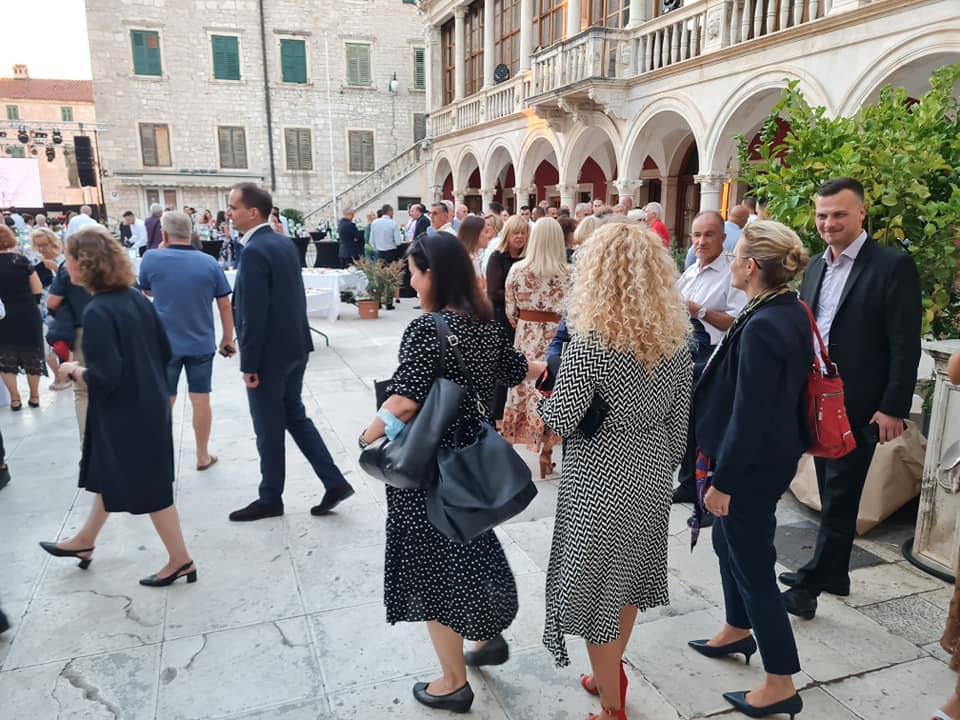 Fešta pred katedralom za deseti rođendan Društva Juraj Dalmatinac: 'Nećemo stati na ovom, jačat ćemo i rasti'