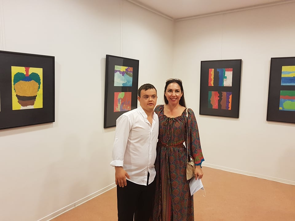 U šibenskoj knjižnici otvorena izložba Petra Krešimira Bralića: 'Drago mi je da ste ovdje i volim vas sve'  