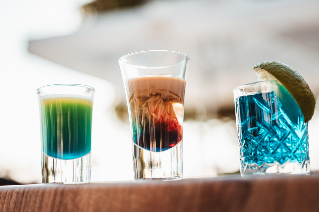 Terasa hotela Jadran ovog ljeta ‘vraćena’ Šibenčanima, a svirke uživo nastavljaju i nakon sezone! 