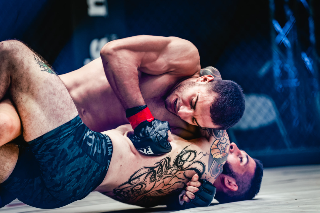 Borilački spektakl na Tvrđavi sv. Mihovila: ‘Croata‘ uspavao Vasu Bakočevića u prvoj rundi borbe 