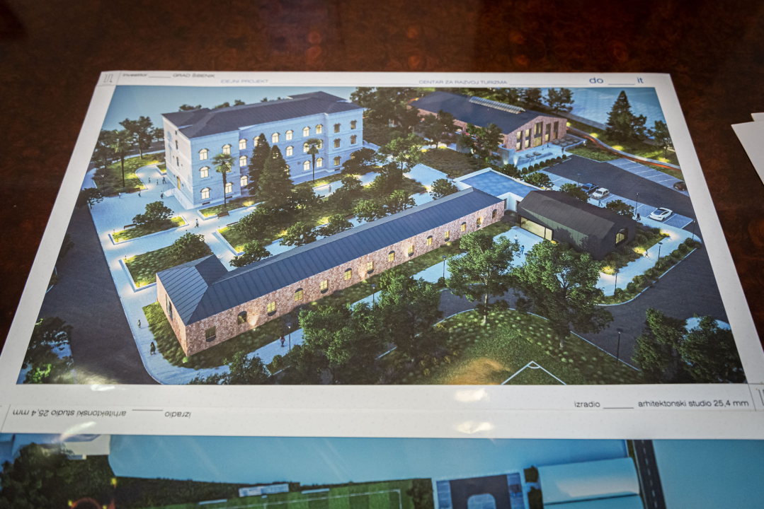 Burić državnoj tajnici predstavio projekte za mlade u Mandalini, ali nije rekao da uz njih dolazi i smrad kolektora!