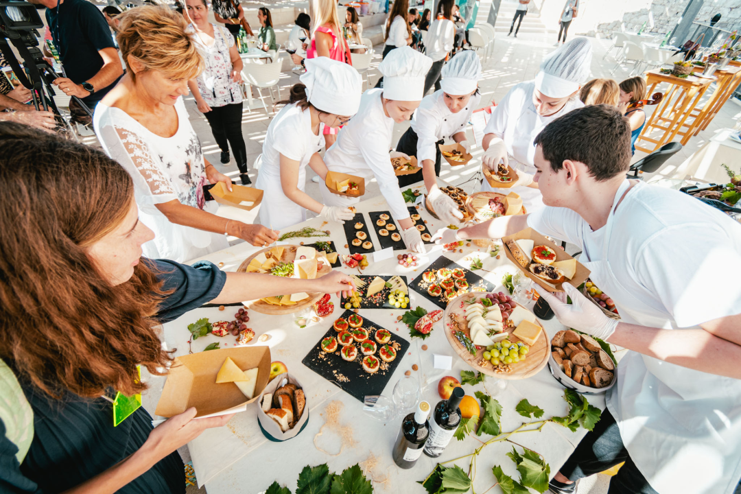 Oni su budućnost hrvatskog ugostiteljstva, učenici TUŠ-a na sv. Mihovilu pokazali kako sljubljuju sir i vino!