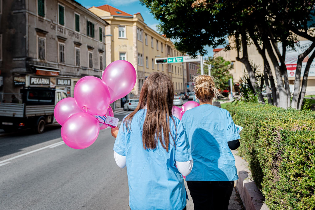 Obilježen Dan ružičaste vrpce: 'Otkrivanje raka dojke u ranoj fazi u 90 posto slučajeva osigurava izlječenje' 