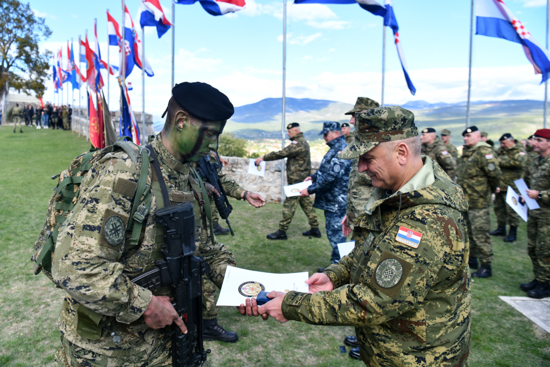 Polaznicima obuke za razvoj vođa uručene diplome: Dva dana su hodali od Udbine do Knina