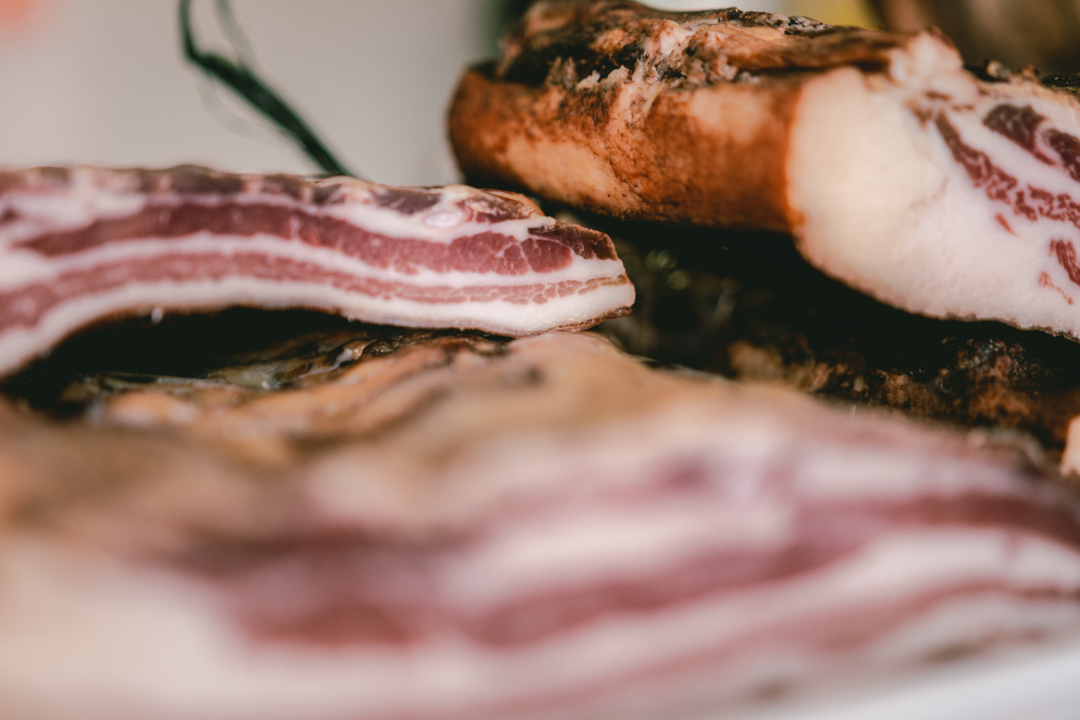 Zima je, kažu, hladna i strašna, ali uz Delikatese Petrović bit će vam toplo barem oko srca!